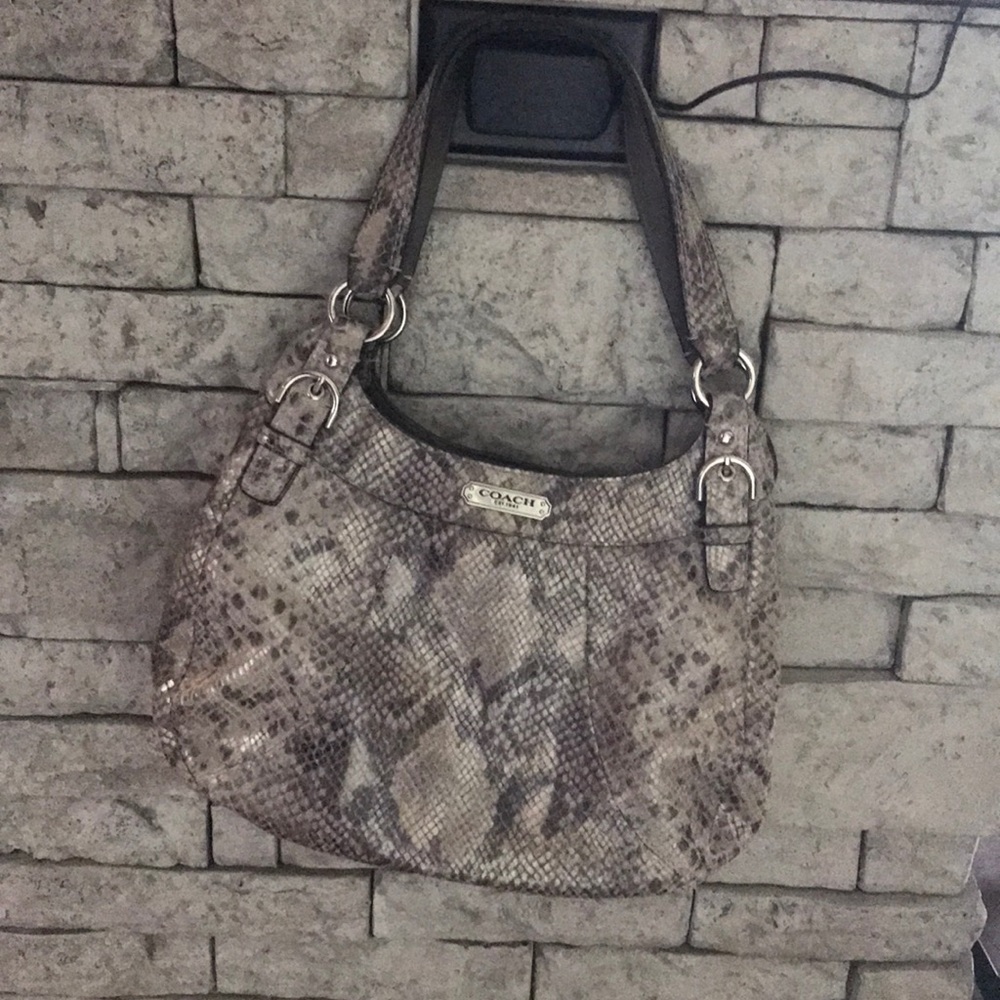 Coach shoulder bag (medium size)